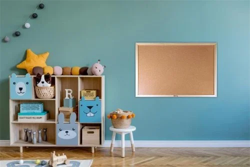 Korková tabule s dřevěným rámem 60 x 90 cm Ověřený